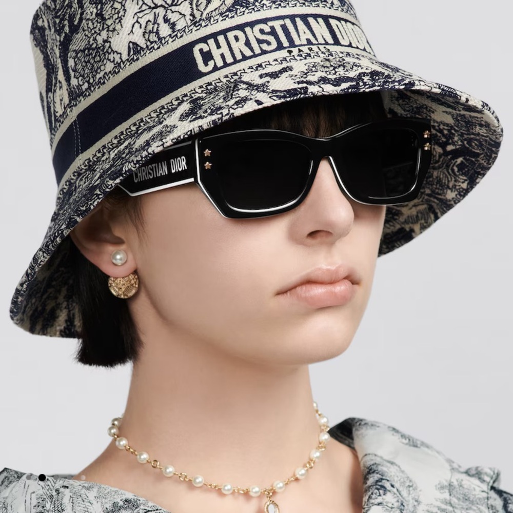 Christian Dior DiorPacific S2U

Black Rectangular Sunglasses